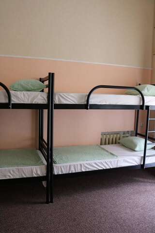 Хостелы Enjoy Hostel Kyiv Киев Спальное место на двухъярусной кровати в общем номере для мужчин и женщин-3