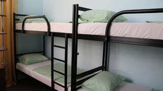 Хостелы Enjoy Hostel Kyiv Киев Кровать в общем номере для мужчин и женщин с 10 кроватями-7