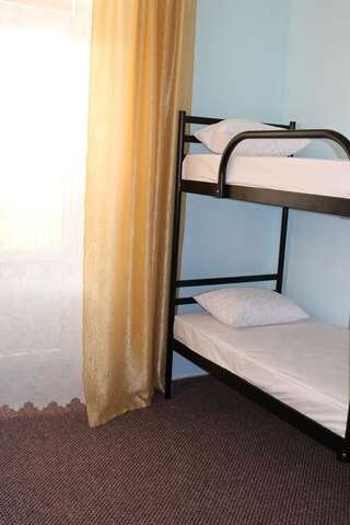 Хостелы Enjoy Hostel Kyiv Киев Кровать в общем номере для мужчин и женщин с 10 кроватями-4